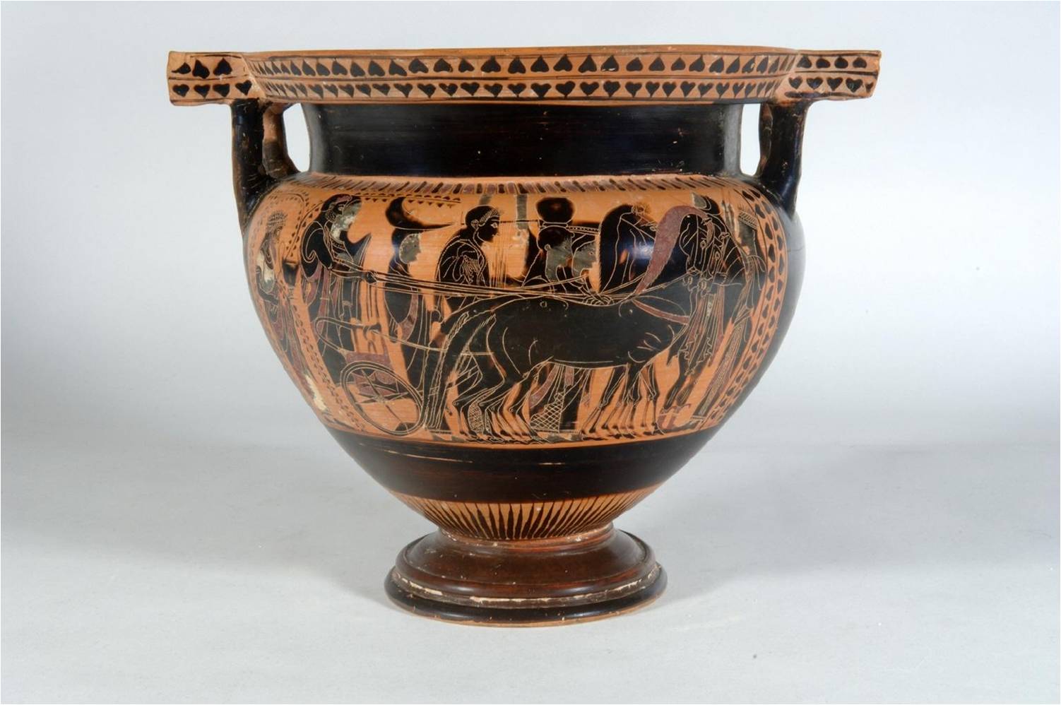 Cratera de columnas con procesión nupcial (Bodas de Tetis y Peleo)